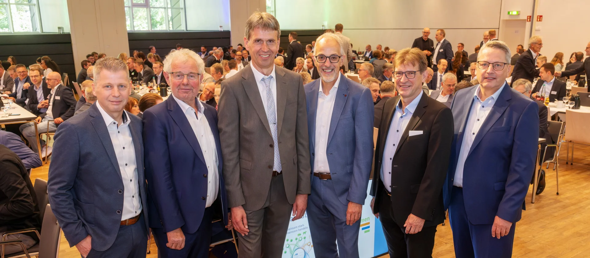 Ralf Stolte (Vorsitzender des Rechnungsausschusses), Franz Meyer (Präsidiumsmitglied), Johannes Freundlieb (Verbandsdirektor), Axel Schwengels (Verbandsdirektor), Johann Kramer (Vorsitzender des Verbandsrates), Hermann Mammen (stellvertretender Vorsitzender des Verbandsrates) v.l.